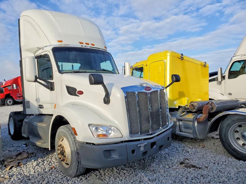 2018 PETERBILT 579 — VIN 1XPBA48X2JD477455