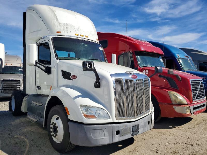 2017 PETERBILT 579 — VIN 1XPBA48X1HD428659