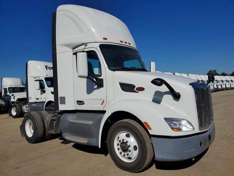 2017 PETERBILT 579 — VIN 1XPBA48X6HD428642