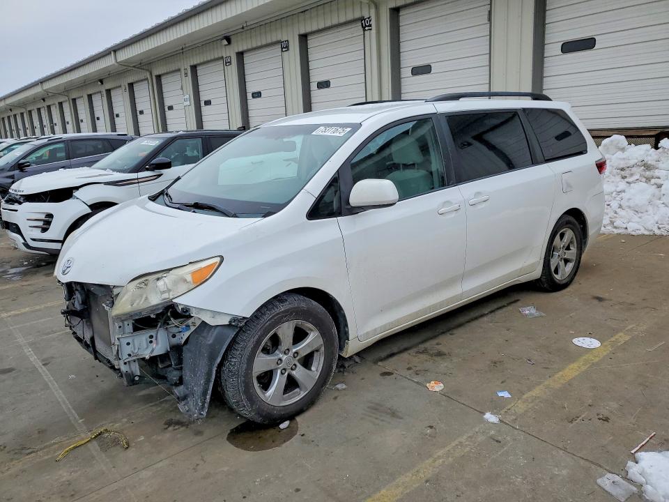 2015 TOYOTA SIENNA — VIN 5TDKK3DCXFS586771