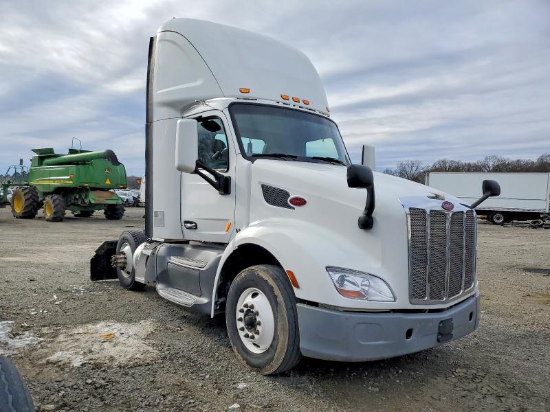 2017 PETERBILT 579 — VIN 1XPBA48X5HD428728