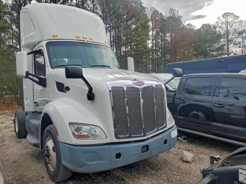 2016 PETERBILT 579 — VIN 1XPBA48X7GD339564
