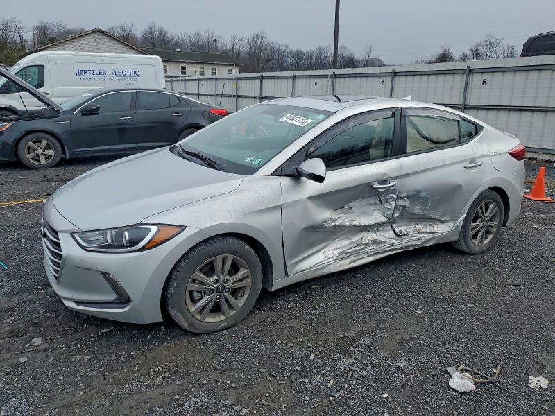 2018 HYUNDAI ELANTRA SE — VIN 5NPD84LF1JH380519