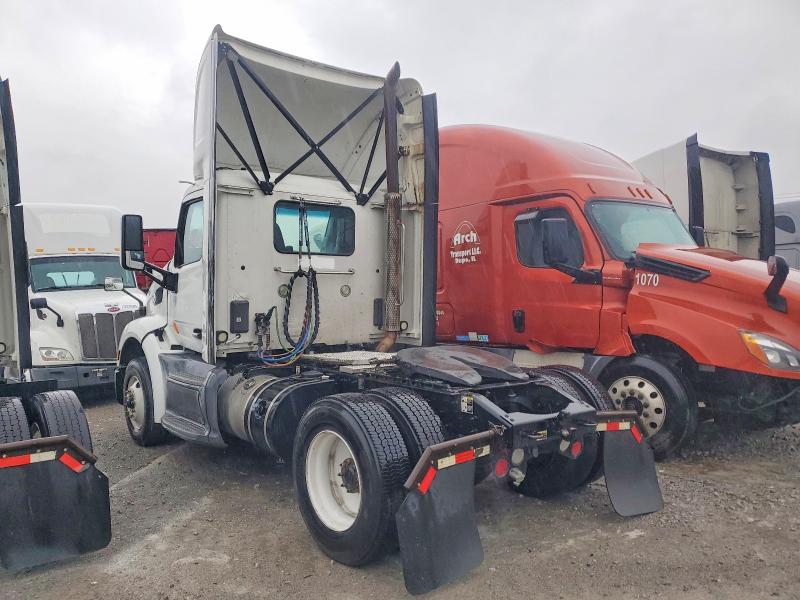 2017 PETERBILT 579 — VIN 1XPBA48X6HD429046