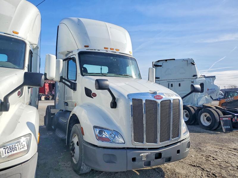 2018 PETERBILT 579 — VIN 1XPBA48X5JD477711