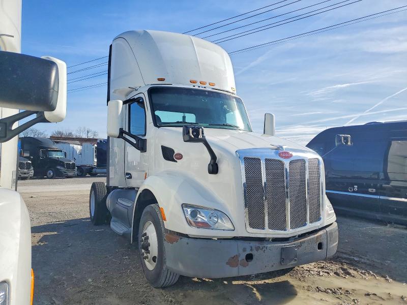 2016 PETERBILT 579 — VIN 1XPBA48X7GD339659