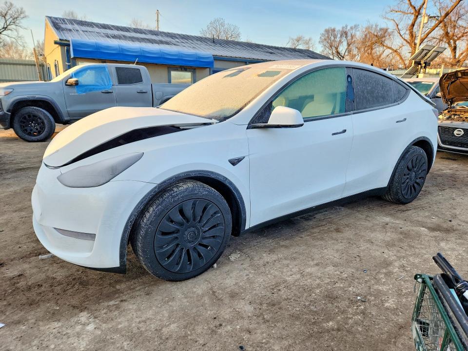 2023 TESLA MODEL Y — VIN 7SAYGDEE1PF817213