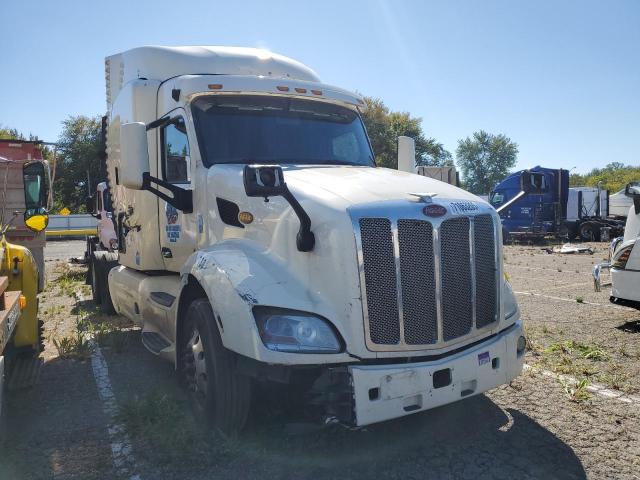 2016 PETERBILT 579 — VIN 1XPBD49X8GD337652