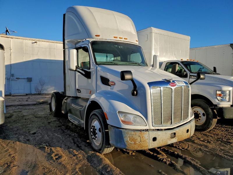 2017 PETERBILT 579 — VIN 1XPBA48X7HD428682