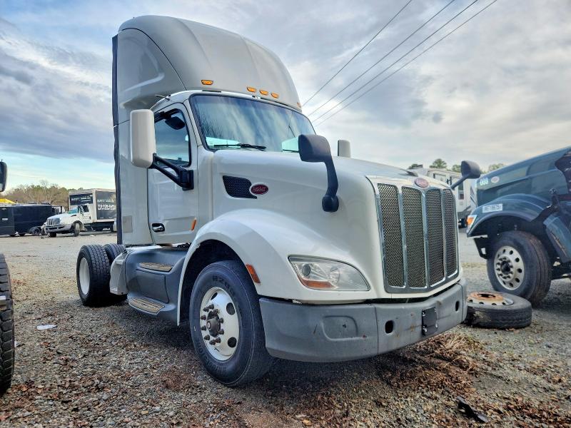 2017 PETERBILT 579 — VIN 1XPBA48X9HD428926