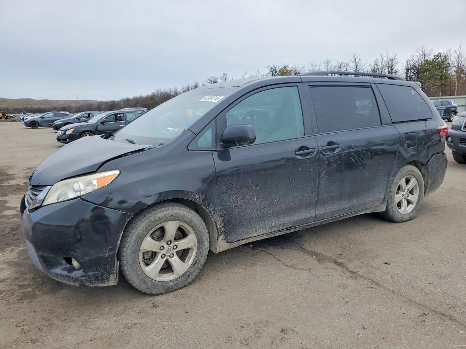 2015 TOYOTA SIENNA — VIN 5TDKK3DC5FS668553
