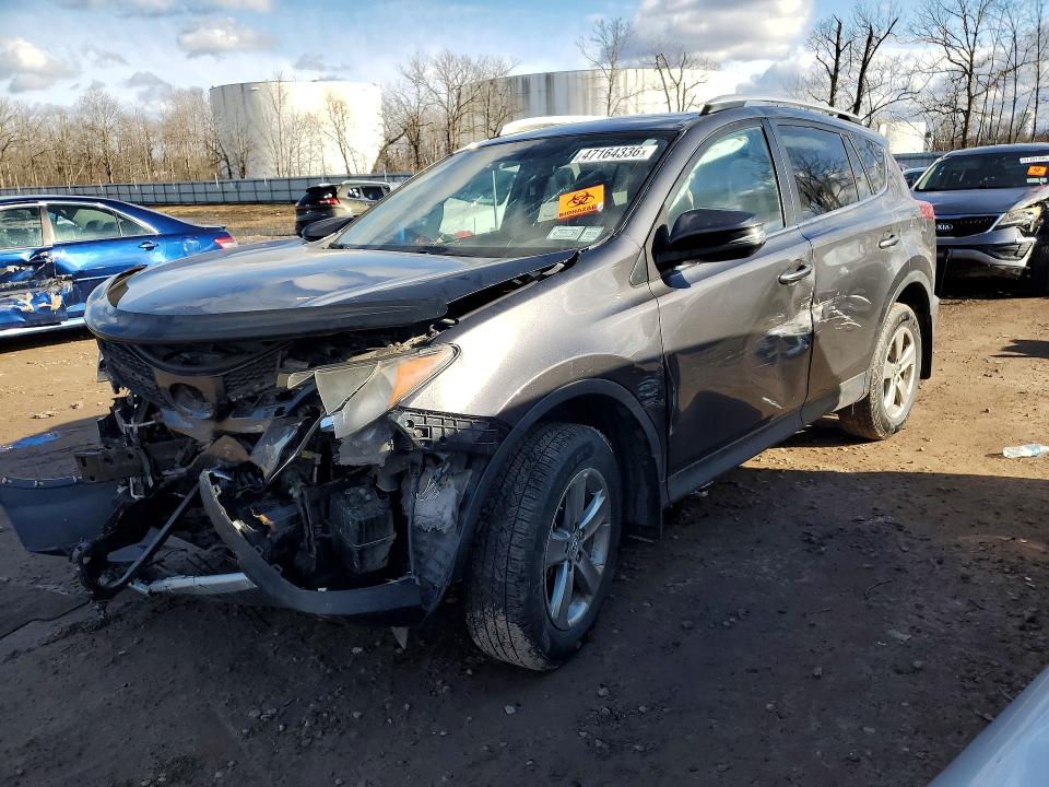 2015 TOYOTA RAV4 — VIN 2T3RFREV8FW263937