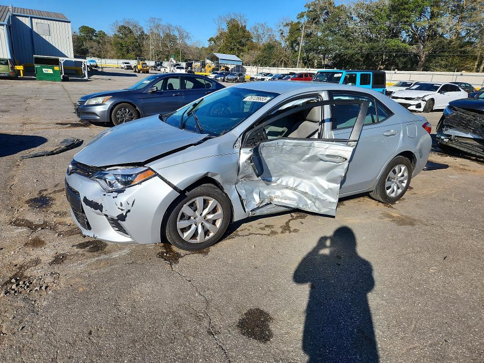2015 TOYOTA COROLLA — VIN 2T1BURHE2FC475617