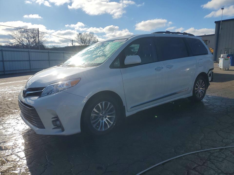 2018 TOYOTA SIENNA — VIN 5TDYZ3DC4JS921165