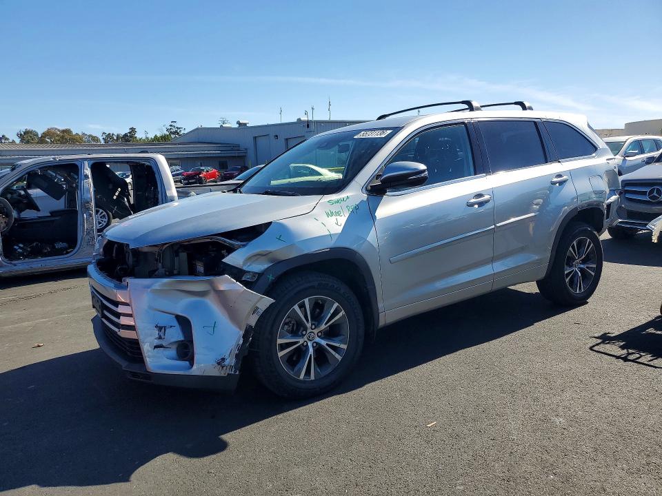 2018 TOYOTA HIGHLANDER — VIN 5TDZZRFH4JS278459