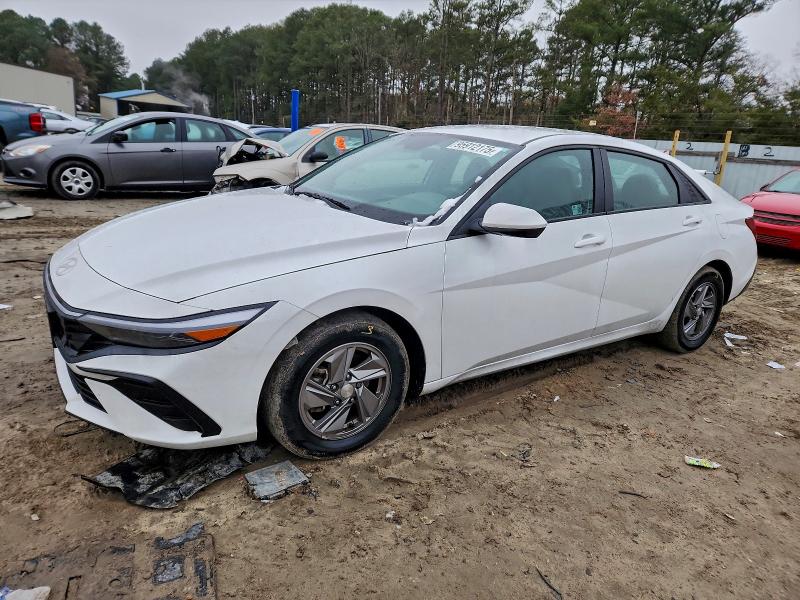 2024 HYUNDAI ELANTRA SE — VIN KMHLL4DG4RU689271
