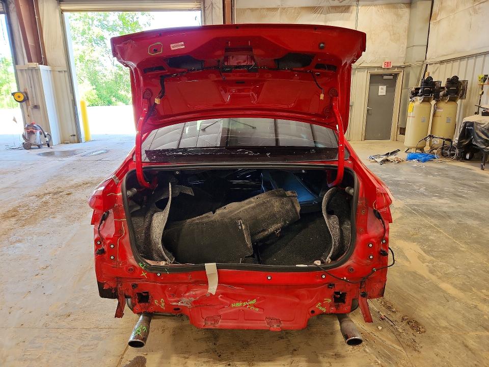 3VW5T7BU2KM228858