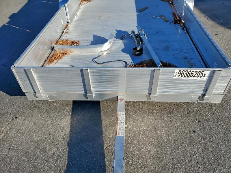 1YGUS1413LB211725