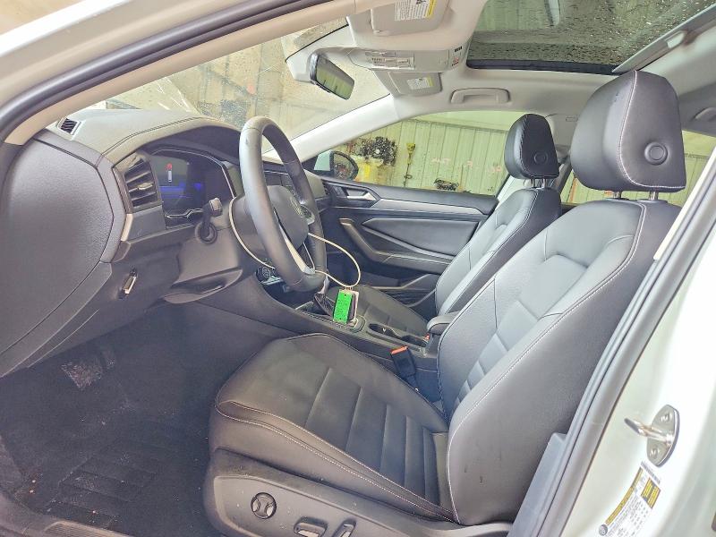 3VW7M7BU4RM038897
