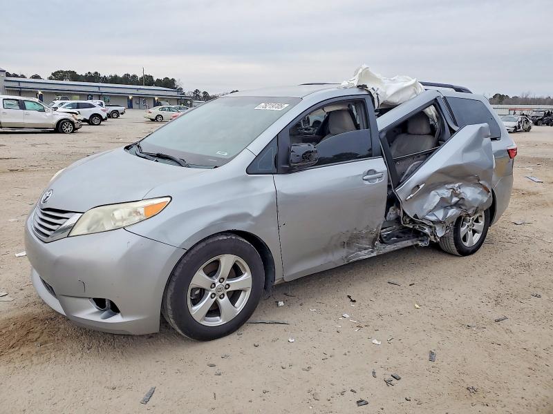 2015 TOYOTA SIENNA — VIN 5TDKK3DC1FS587419