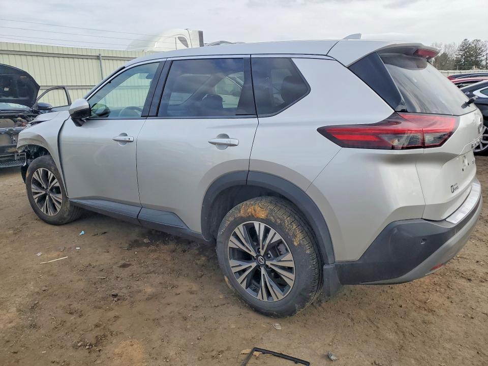 JN8AT3BB8MW202135