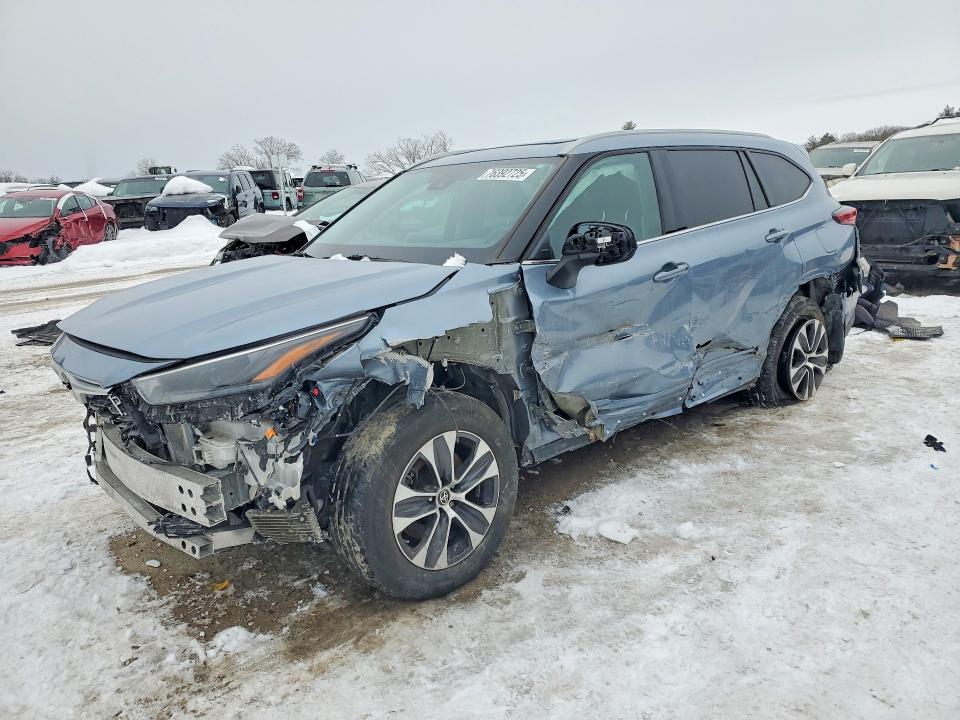 2022 TOYOTA HIGHLANDER — VIN 5TDGZRBH0NS227673