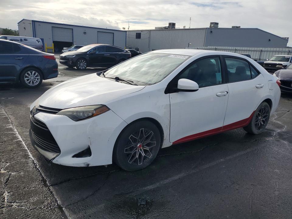 2018 TOYOTA COROLLA — VIN 5YFBURHE1JP822573