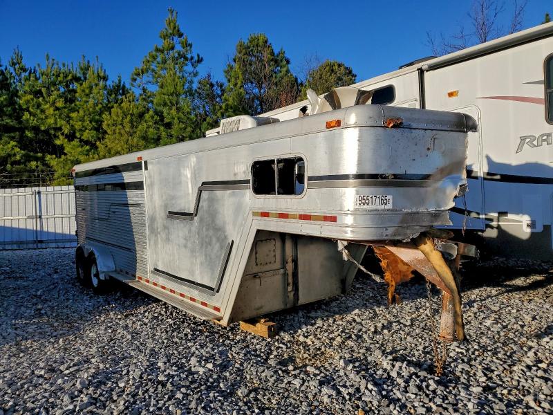2000 BARE LIVESTOCK — VIN 1B9P22200Y1014026
