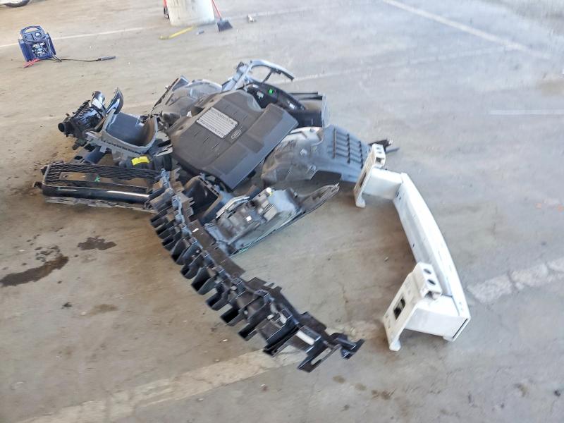 SALWR2RV8KA827440
