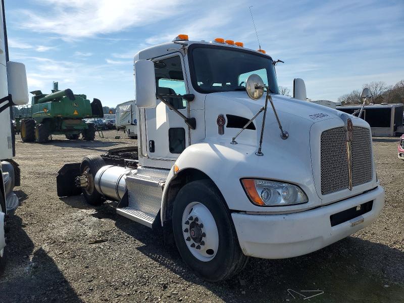 2016 KENWORTH T300 — VIN 2XKHAJ8X7GM497170