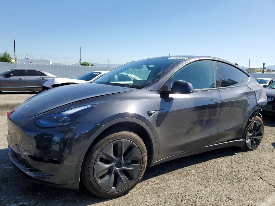 2024 TESLA MODEL Y — VIN 7SAYGAEE1RF115572