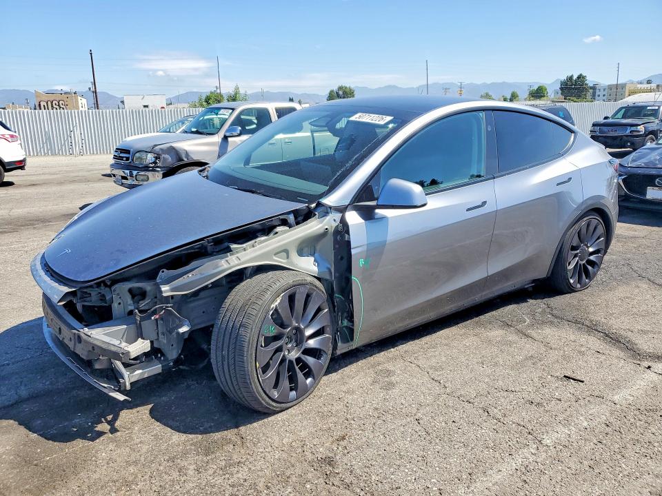 2024 TESLA MODEL Y — VIN 7SAYGDEF9RA300783