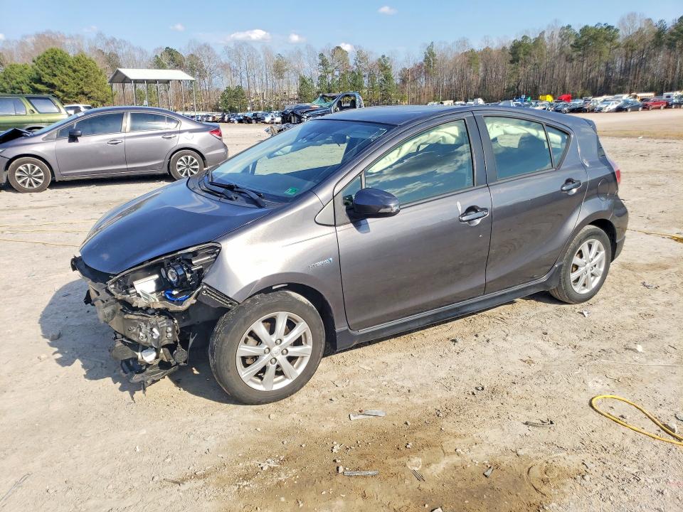 2017 TOYOTA PRIUS C — VIN JTDKDTB39H1591215