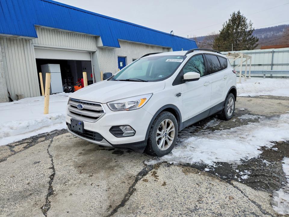 2018 FORD ESCAPE SE — VIN 1FMCU9GDXJUD53611