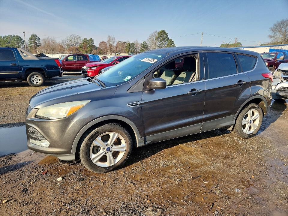 2015 FORD ESCAPE SE — VIN 1FMCU0G92FUA10404