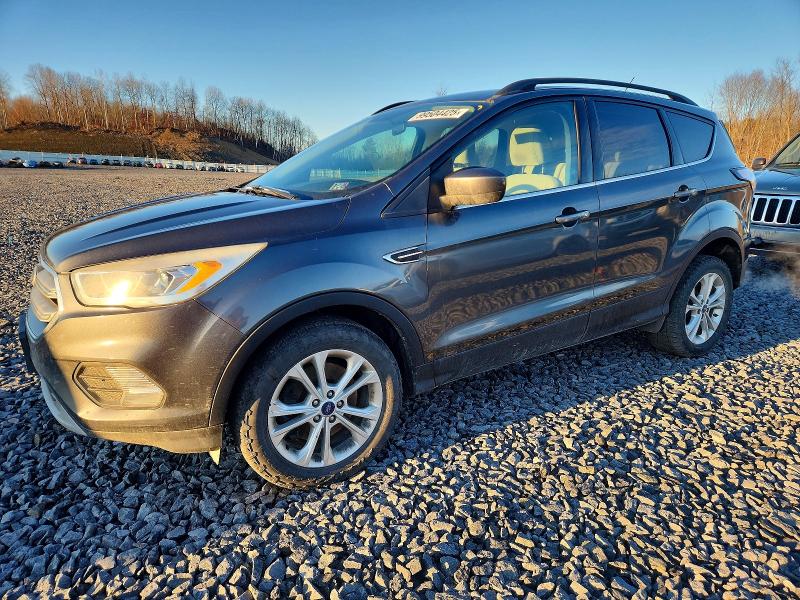 2017 FORD ESCAPE SE — VIN 1FMCU9GDXHUC16629