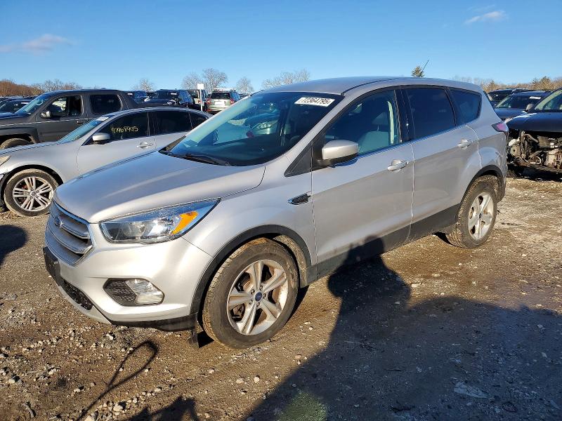 2017 FORD ESCAPE SE — VIN 1FMCU9GDXHUB25750
