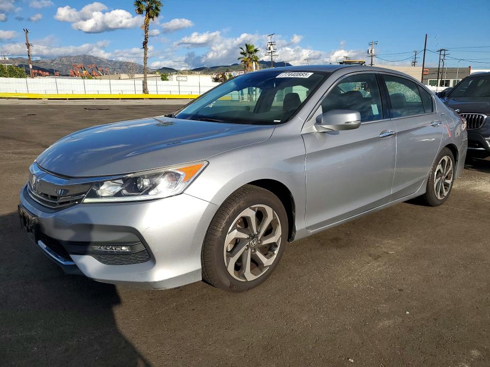 2017 HONDA ACCORD — VIN 1HGCR3F01HA033320