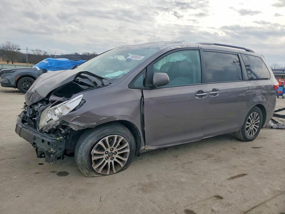 2018 TOYOTA SIENNA — VIN 5TDYZ3DC5JS911745