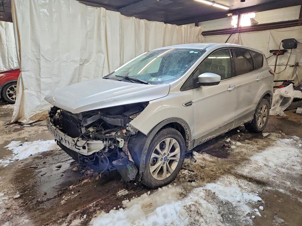2017 FORD ESCAPE SE — VIN 1FMCU9GD1HUC06104