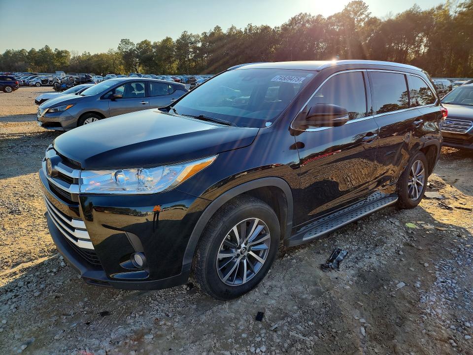 2018 TOYOTA HIGHLANDER — VIN 5TDKZRFH5JS550082