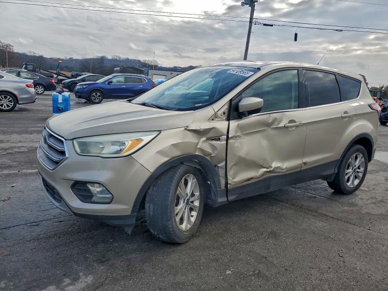 2017 FORD ESCAPE SE — VIN 1FMCU0GD2HUA52952