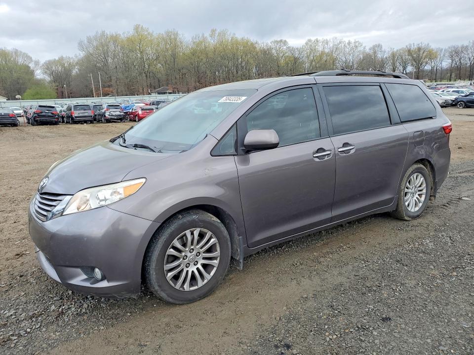 2015 TOYOTA SIENNA — VIN 5TDYK3DC8FS600595