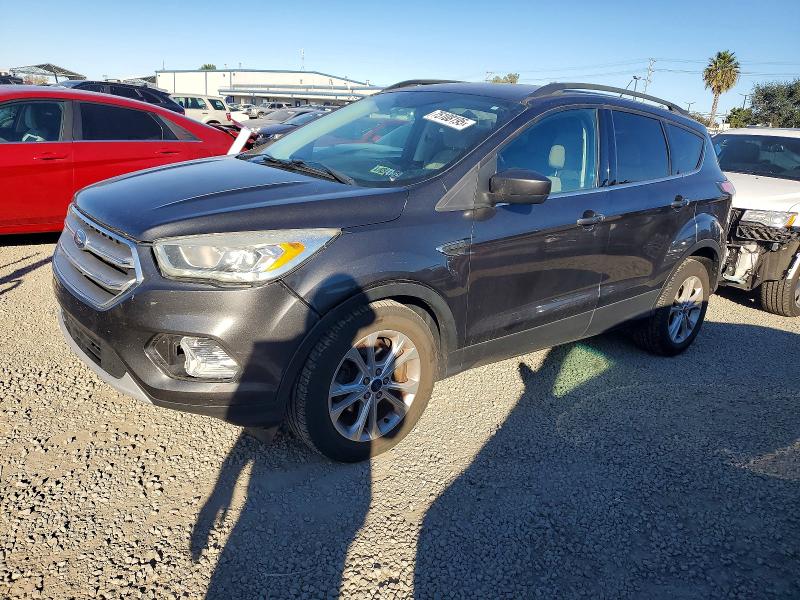 2017 FORD ESCAPE SE — VIN 1FMCU0GD0HUA83357