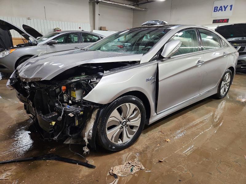 2014 HYUNDAI SONATA HYB — VIN KMHEC4A42EA106744