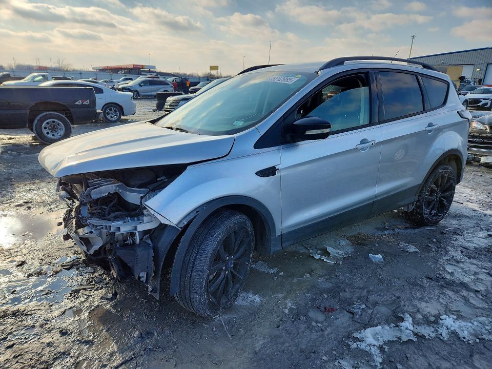 2017 FORD ESCAPE — VIN 1FMCU9J9XHUE92989