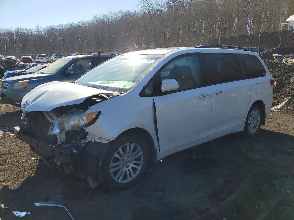 2016 TOYOTA SIENNA — VIN 5TDYK3DC3GS708396