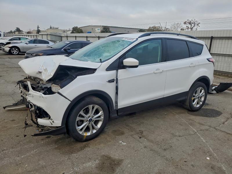 2018 FORD ESCAPE SE — VIN 1FMCU0GD5JUC57977