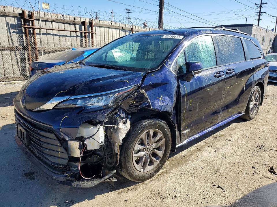2021 TOYOTA SIENNA — VIN 5TDKRKEC2MS035879