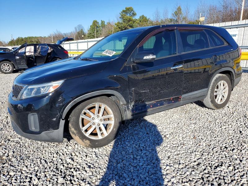 2015 KIA SORENTO LX — VIN 5XYKT3A69FG556511